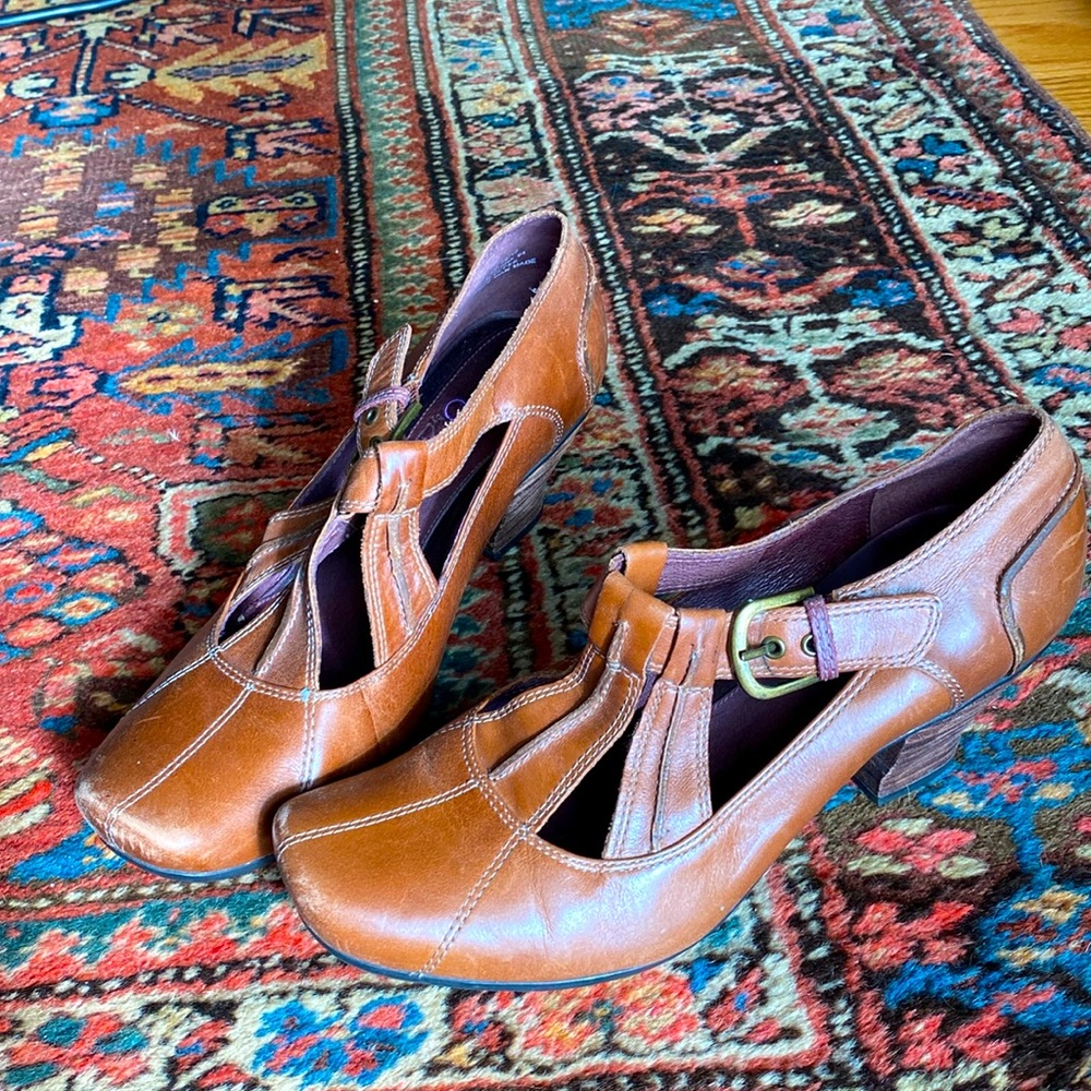 Clarks “Indigo” line 8.5 M